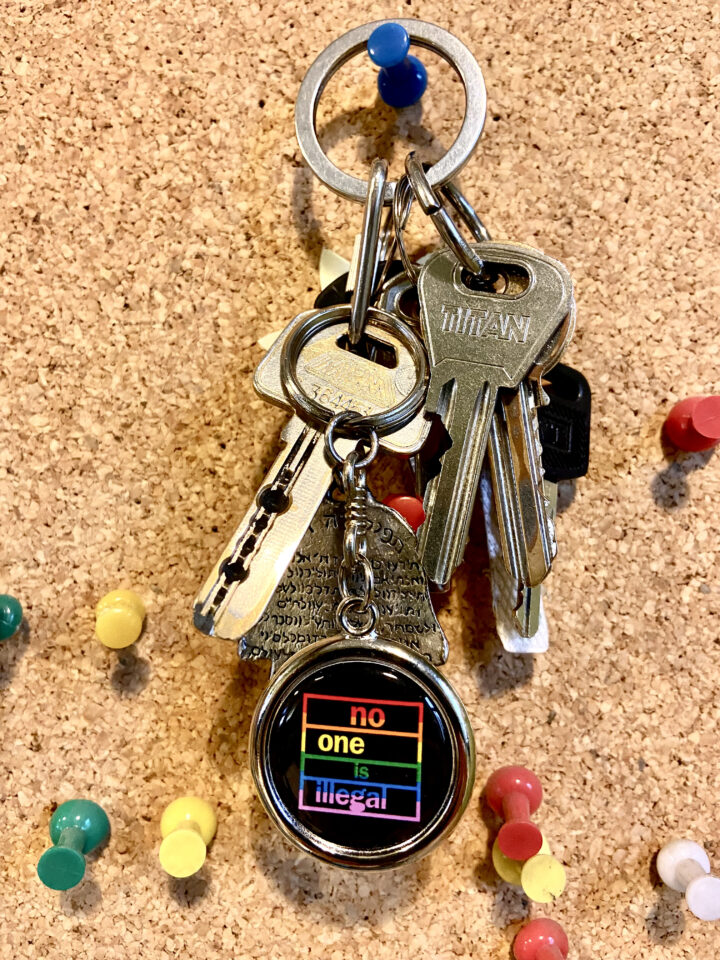 Keychain NO ONE IS ILLEGAL (rainbow)